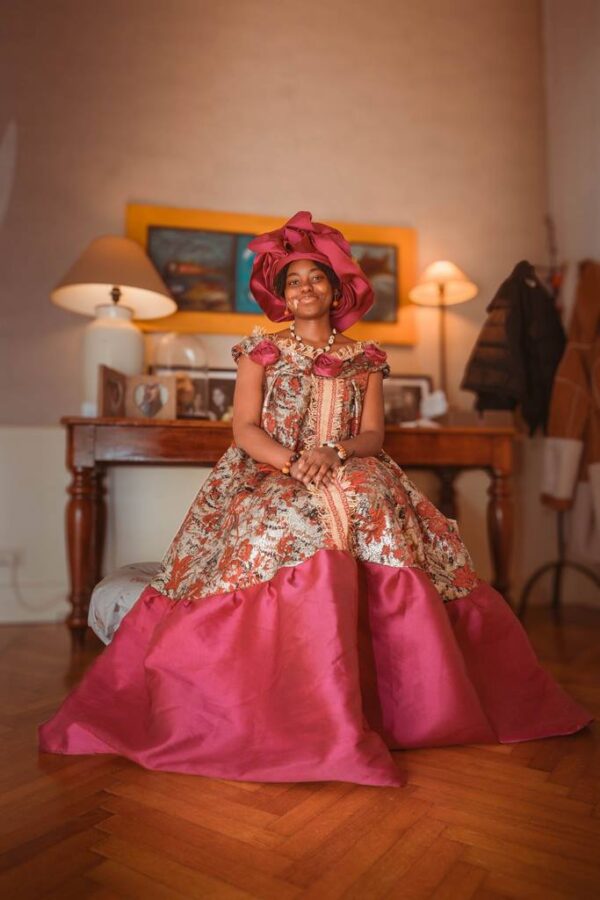 Kaba rouge avec paille